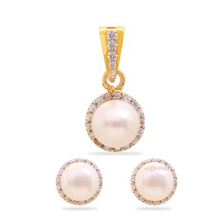 Women Pearls Pendant Set
