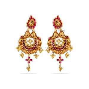 Quaintly Crafted Women Earrings