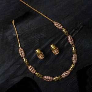 Gold preety zircon stone short necklace with earrings