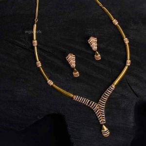 Trendy preety short necklace with matching earrings