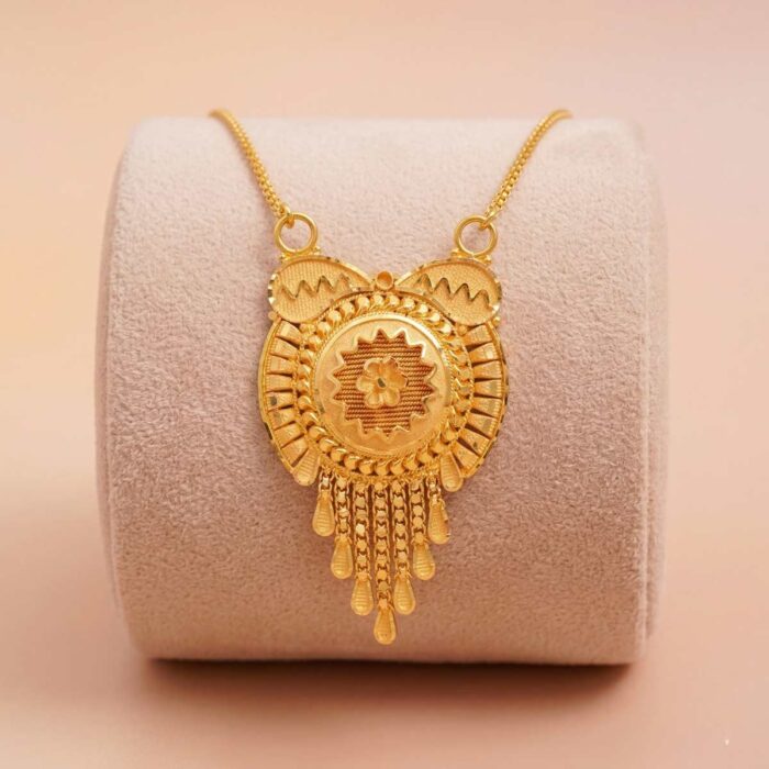 101-101111799 22k gold pendant, gold pendant design, traditional gold pendant, antique gold pendant, floral gold pendant, south indian pendant, bridal gold pendant, womens gold jewellery, fancy gold pendant, ethnic gold pendant, handmade gold pendant, designer gold pendant, gold chain pendant, OVJ Jewels,